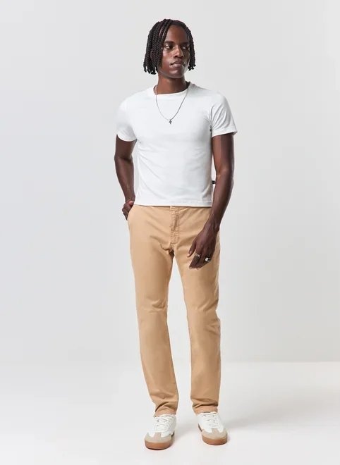 calça chino slim em sarja caqui calça chino slim em sarja caqui