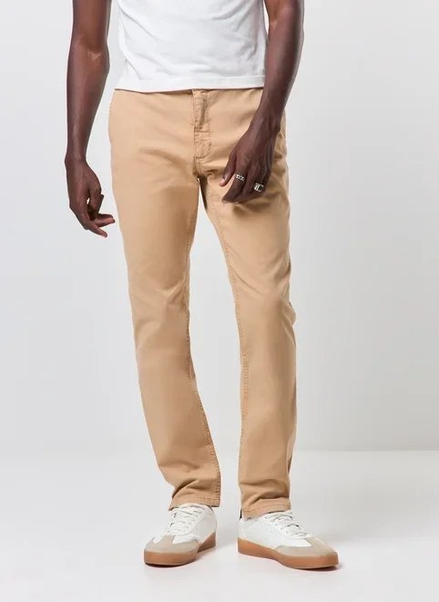 calça chino slim em sarja caqui calça chino slim em sarja caqui