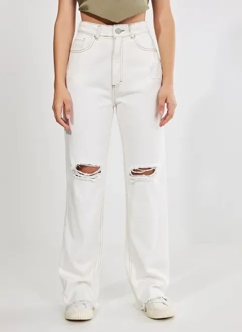 calça reta over off-white com rasgos calça reta over off-white com rasgos