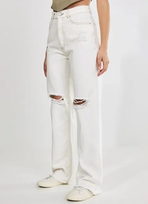 calça reta over off-white com rasgos calça reta over off-white com rasgos