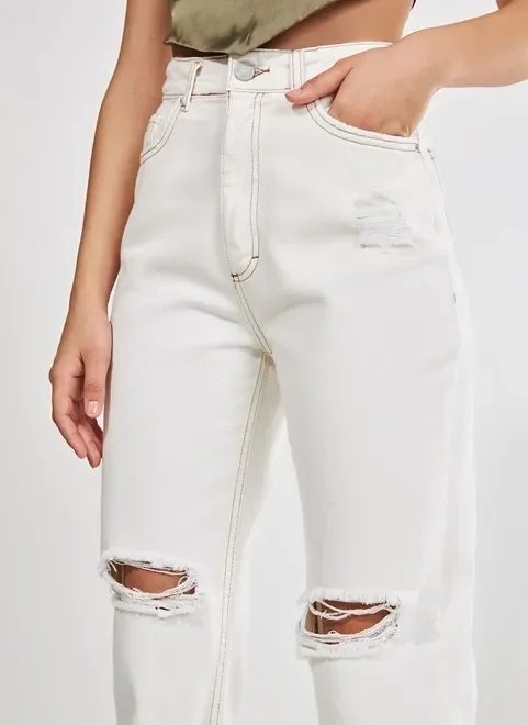 calça reta over off-white com rasgos calça reta over off-white com rasgos