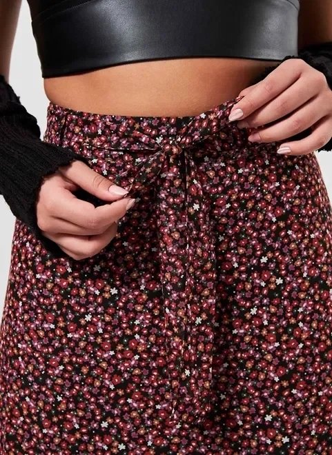 saia midi preta florzinhas coloridas saia midi preta florzinhas coloridas