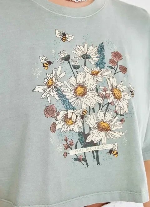 camiseta cropped azulzinha com flores camiseta cropped azulzinha com flores