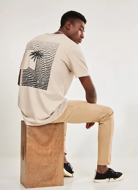 camiseta alongada com estampa nas costas camiseta alongada com estampa nas costas