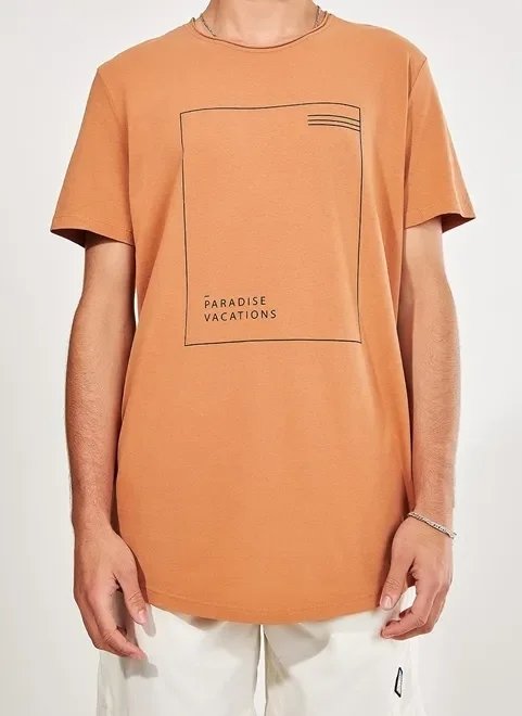 camiseta estonada alongada com estampa camiseta estonada alongada com estampa