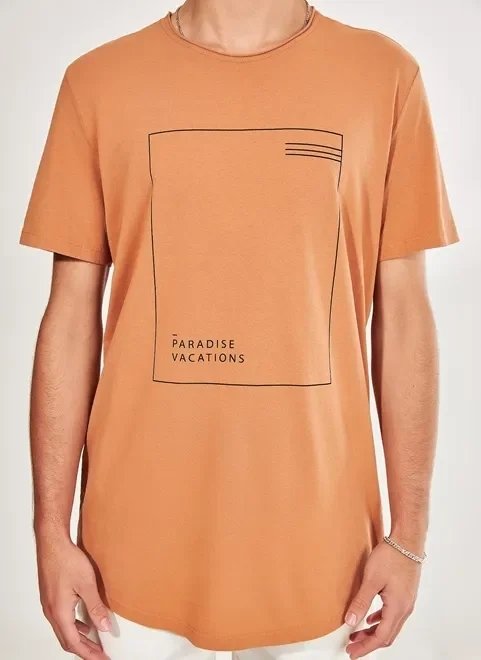 camiseta estonada alongada com estampa camiseta estonada alongada com estampa