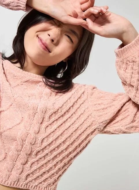 blusa cropped em tricô trançado blusa cropped em tricô trançado