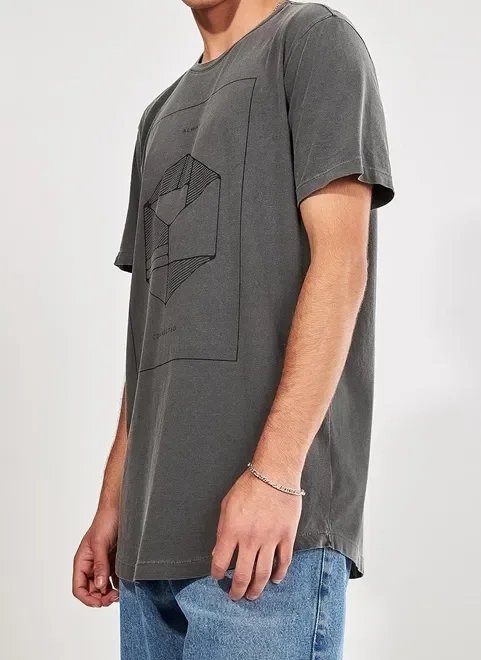 camiseta alongada estonada estampa geométrica camiseta alongada estonada estampa geométrica