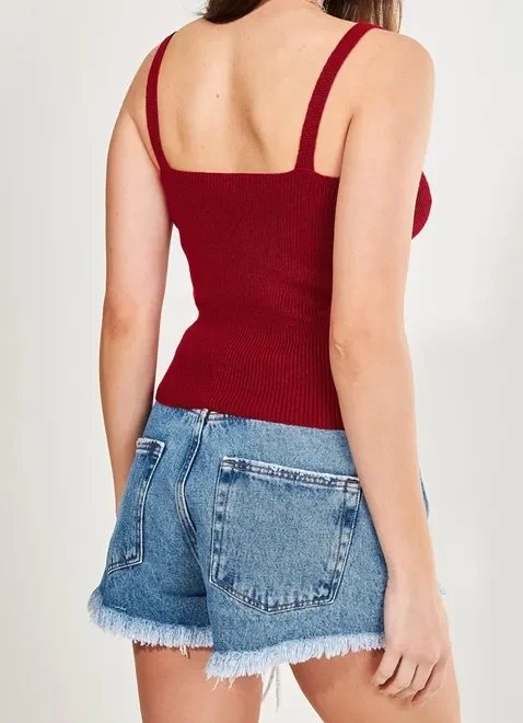 blusa de alcinha em malha retilínea blusa de alcinha em malha retilínea
