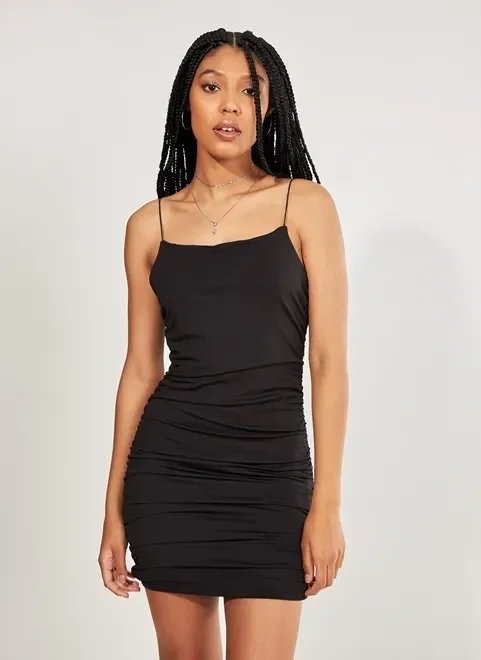 vestido preto de alcinha com decote reto vestido preto de alcinha com decote reto