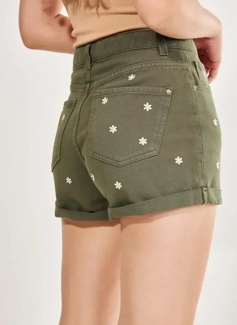 short de sarja verde militar com margaridas short de sarja verde militar com margaridas