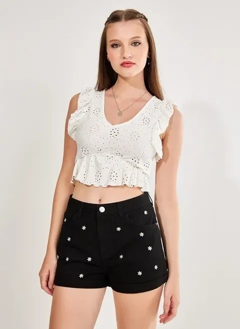 short mom preto com margaridas short mom preto com margaridas