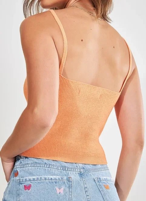 blusa de alcinha em retilínea blusa de alcinha em retilínea