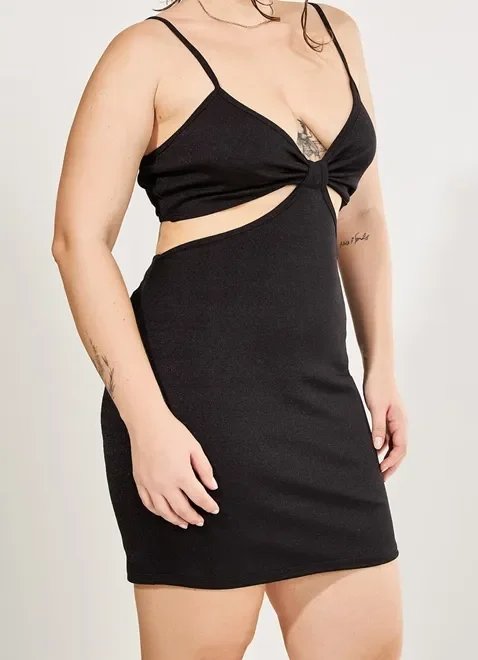vestido preto com brilho e cut outs vestido preto com brilho e cut outs