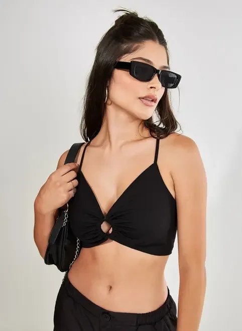 top cropped preto com argola top cropped preto com argola