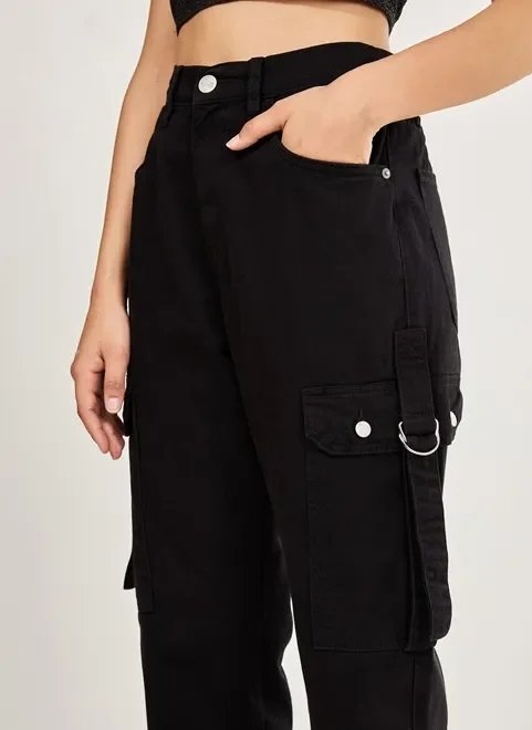 calça jogger cargo de sarja preta calça jogger cargo de sarja preta