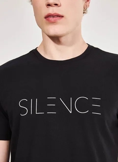 camiseta preta silence camiseta preta silence