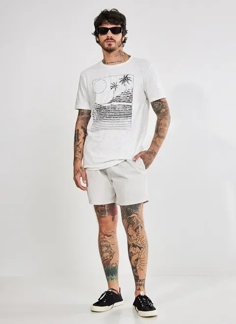 camiseta off-white mescla estampa praiana camiseta off-white mescla estampa praiana