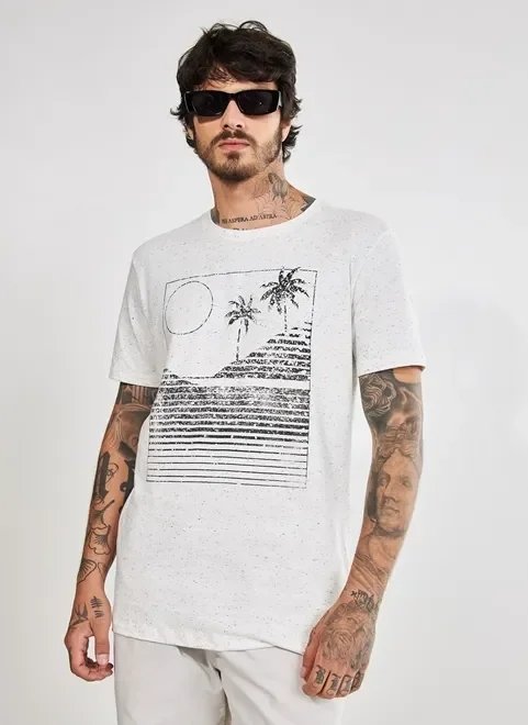 camiseta off-white mescla estampa praiana camiseta off-white mescla estampa praiana