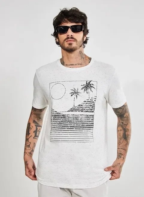 camiseta off-white mescla estampa praiana camiseta off-white mescla estampa praiana
