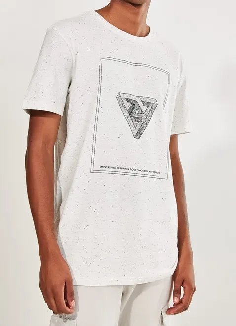 camiseta off-white estampa triângulo camiseta off-white estampa triângulo