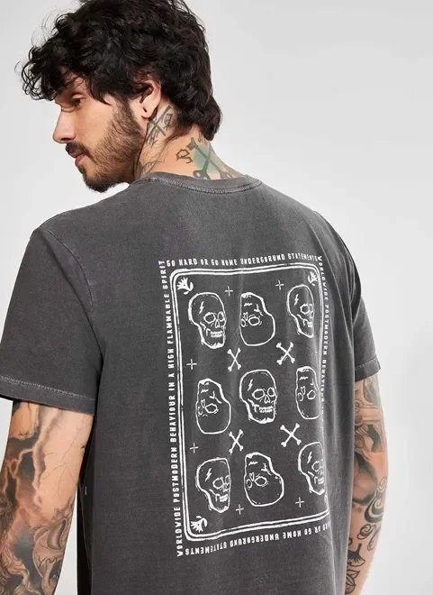 camiseta alongada estonada caveiras camiseta alongada estonada caveiras