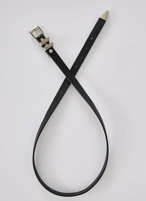 cinto fino preto com ponteira prateada cinto fino preto com ponteira prateada