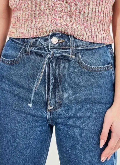 calça jeans reta over com amarração calça jeans reta over com amarração