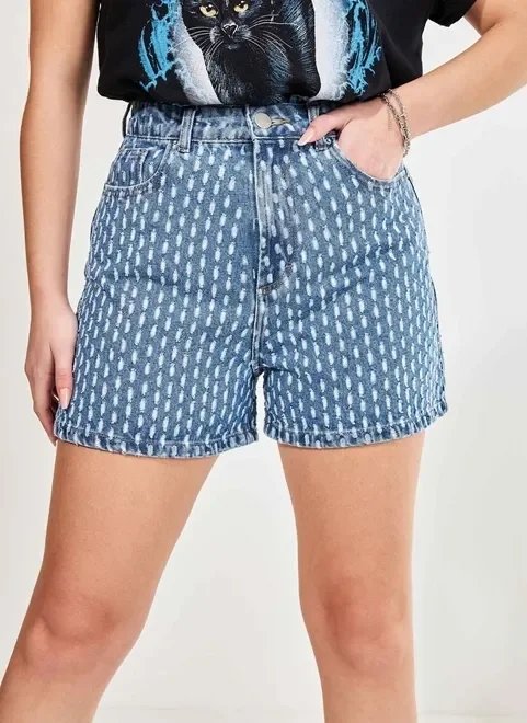 short mom jeans com risquinhos de corrosão short mom jeans com risquinhos de corrosão