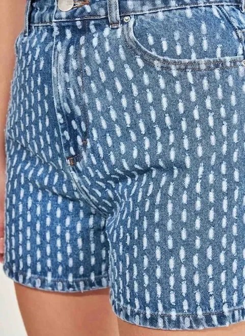 short mom jeans com risquinhos de corrosão short mom jeans com risquinhos de corrosão