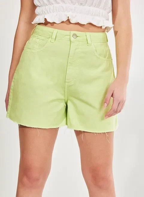 short mom em sarja verde lima short mom em sarja verde lima