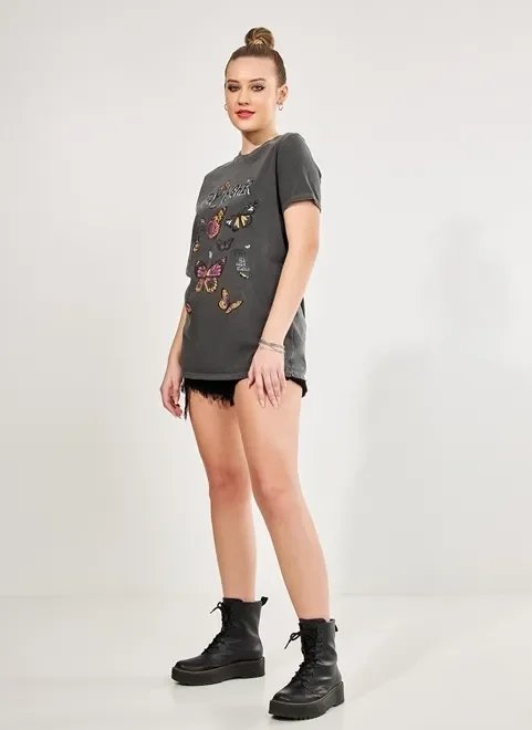 camiseta over preta lavada borboletas camiseta over preta lavada borboletas