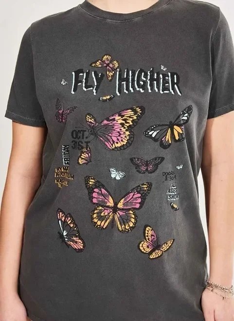 camiseta over preta lavada borboletas camiseta over preta lavada borboletas