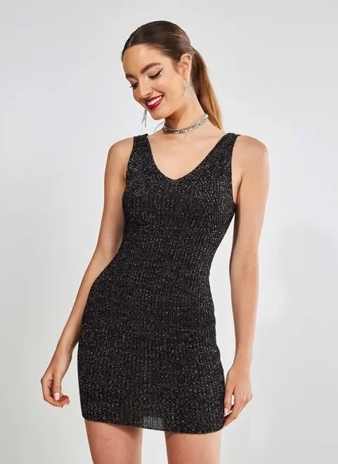 vestido em retilínea brilhosa vestido em retilínea brilhosa