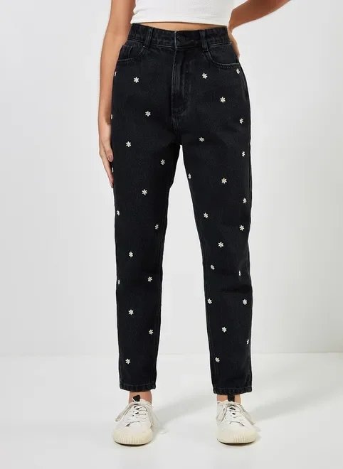 calça mom jeans preta margaridas calça mom jeans preta margaridas