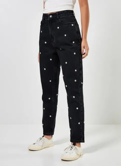 calça mom jeans preta margaridas calça mom jeans preta margaridas