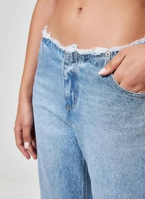 calça jeans reta over cintura baixa desfiada calça jeans reta over cintura baixa desfiada