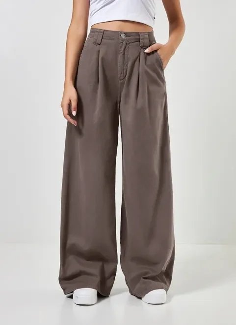 calça wide leg em sarja cinza calça wide leg em sarja cinza