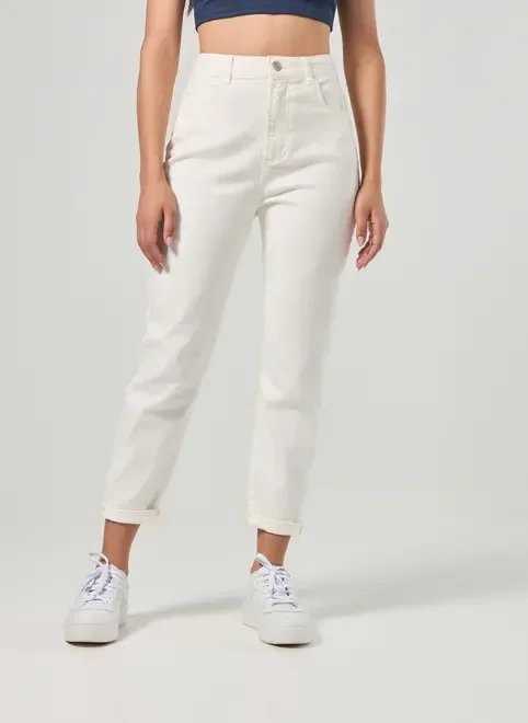 calça mom de sarja com elastano calça mom de sarja com elastano