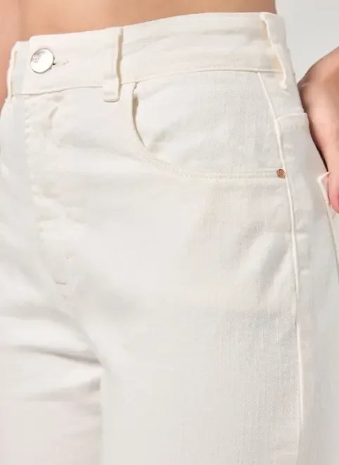 calça mom de sarja com elastano calça mom de sarja com elastano