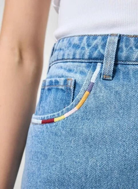 short mom jeans bordado colorido short mom jeans bordado colorido