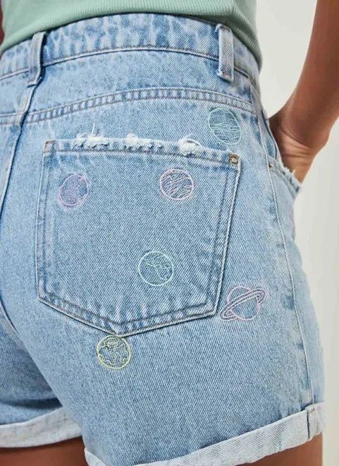 short mom jeans bordado planetas short mom jeans bordado planetas