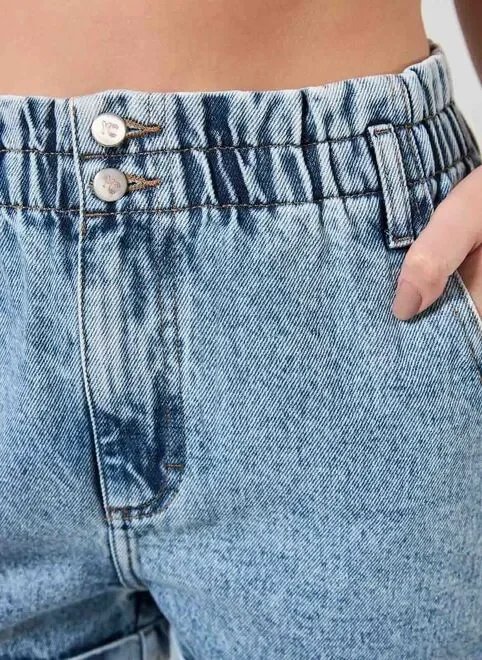 short jeans com elástico e barra dobrada short jeans com elástico e barra dobrada