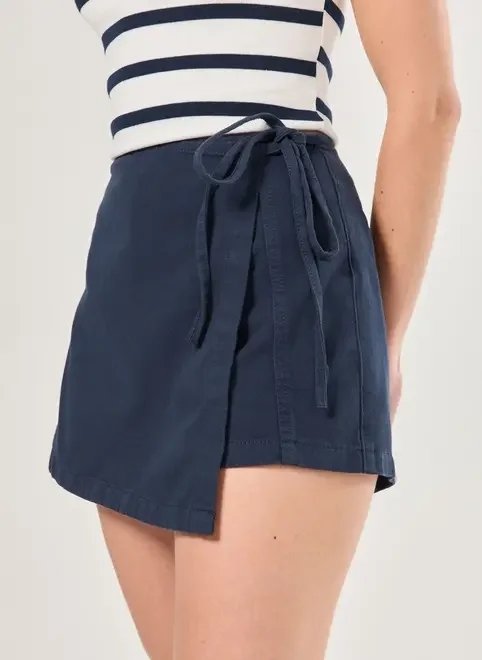 short saia transpassado em sarja short saia transpassado em sarja