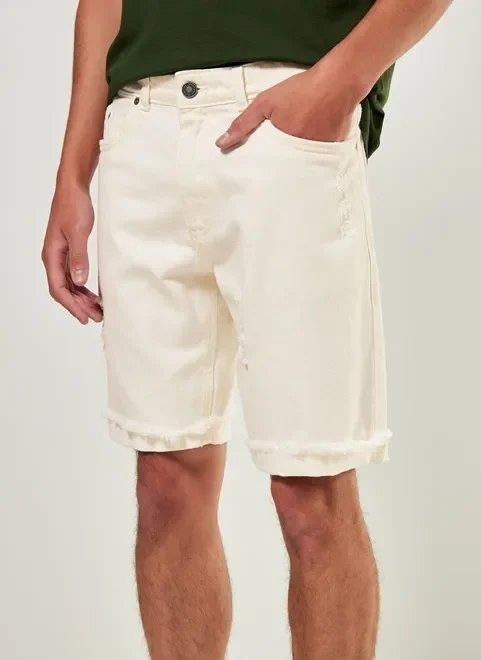 bermuda em sarja off-white desfiada bermuda em sarja off-white desfiada