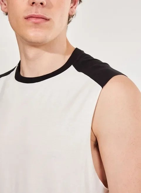 regata off-white com preto regata off-white com preto