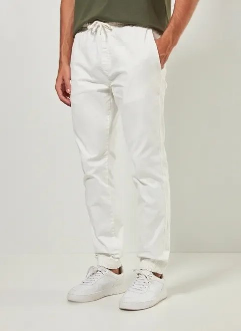 calça jogger off-white em sarja calça jogger off-white em sarja