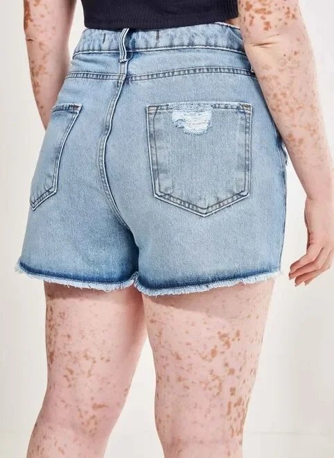 short jeans com faixa vermelha short jeans com faixa vermelha