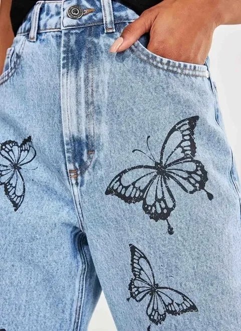 calça jeans reta over borboletas calça jeans reta over borboletas