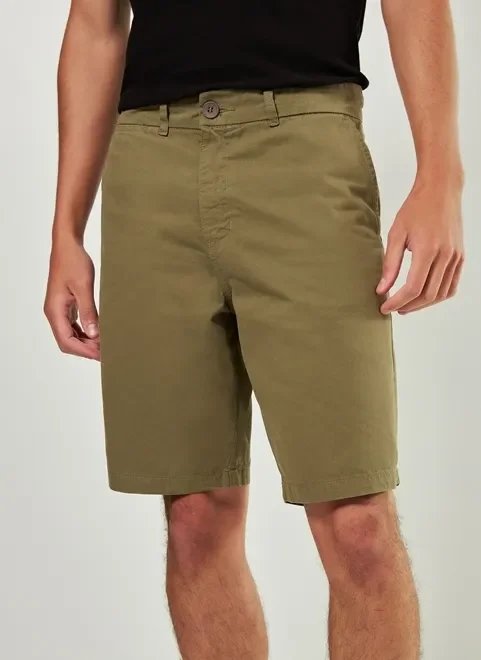 bermuda de sarja verde militar básica bermuda de sarja verde militar básica